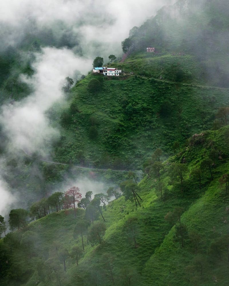 हिमाचल प्रदेश की वो मशहूर जगह, जो आपकी यात्रा को बना देंगी यादगार और मजेदार
