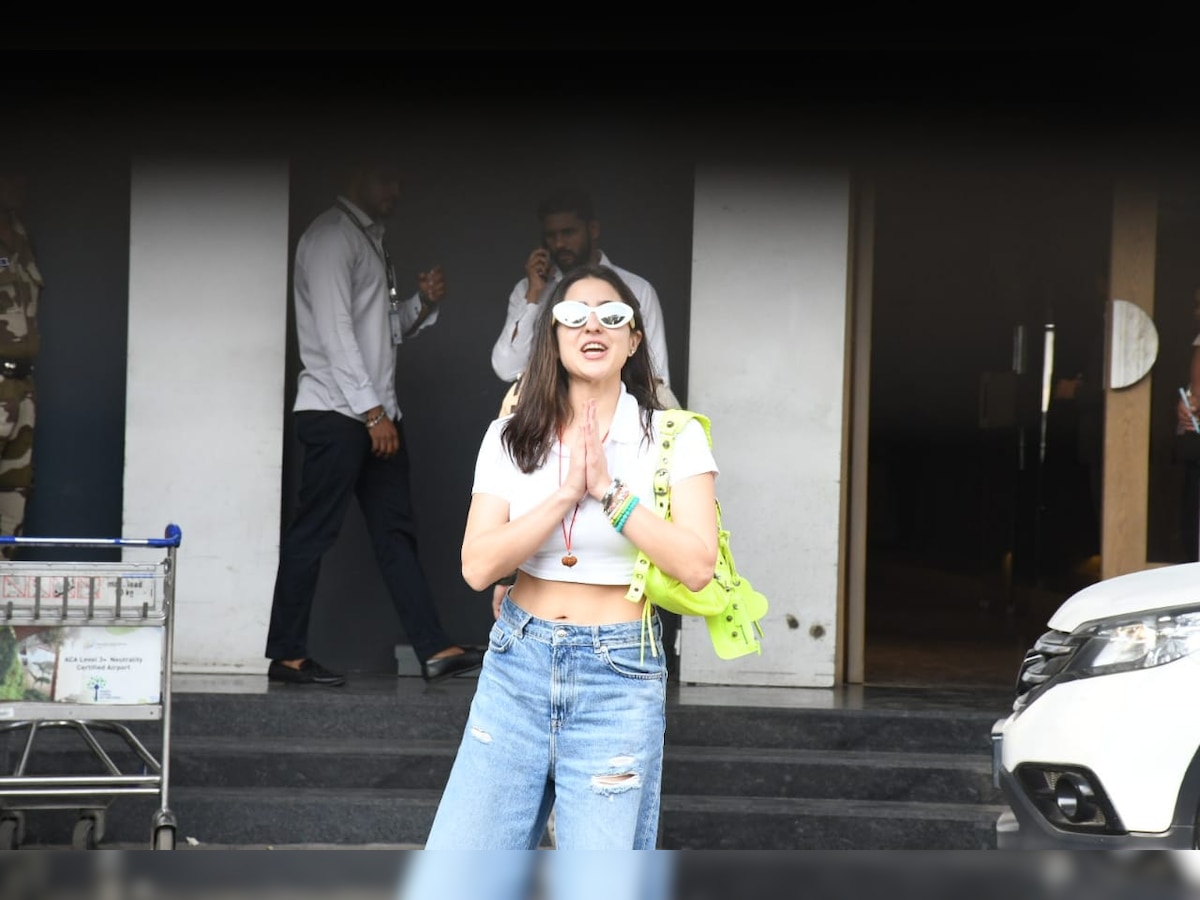 Sara Ali Khan Airport outfit : सारा अली खान अपने एयरपोर्ट OOTD पर जाने के लिए 2.03 लाख रुपये की महंगी Balenciaga आर्म-कैंडी ले गईं