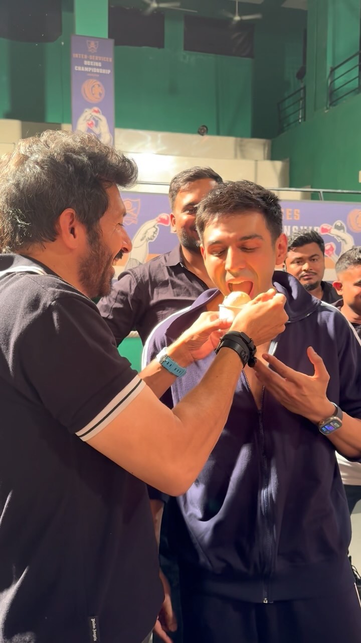 Karthik Aryan tasted sweets : कार्तिक आर्यन ने एक साल बाद चखी मिठाई, कार्तिक आर्यन रस मलाई खाते हुए नज़र आ रहे हैं, मीठा खाते हुए शेयर किया वीडियो