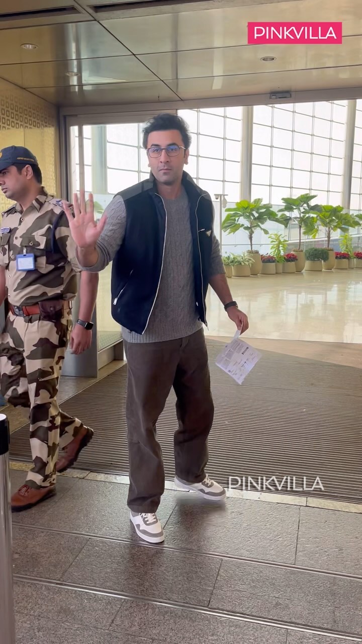 Ranbir Kapoor's latest airport look : रणबीर कपूर मुंबई एयरपोर्ट पर अपने 'जग्गा जासूस' लुक में नजर आए, ये नवीनतम एयरपोर्ट लुक आपको कैटरीना कैफ अभिनीत फिल्म की याद दिलाएगा